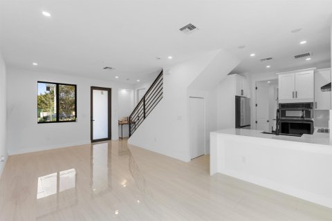Townhouse in Fort Lauderdale, Florida 4 bedrooms, 168.25 sq.m. № 2078398 - photo 14