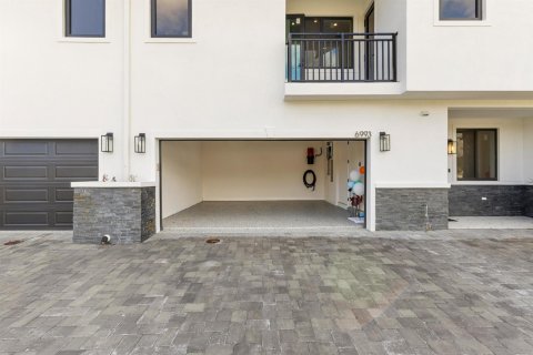 Townhouse in Fort Lauderdale, Florida 4 bedrooms, 168.25 sq.m. № 2078398 - photo 8
