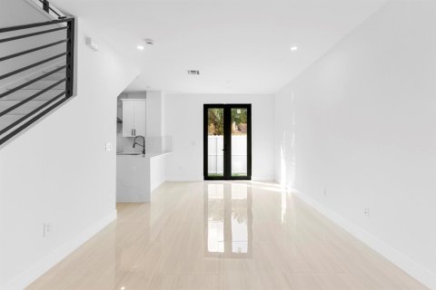 Townhouse in Fort Lauderdale, Florida 4 bedrooms, 168.25 sq.m. № 2078398 - photo 13