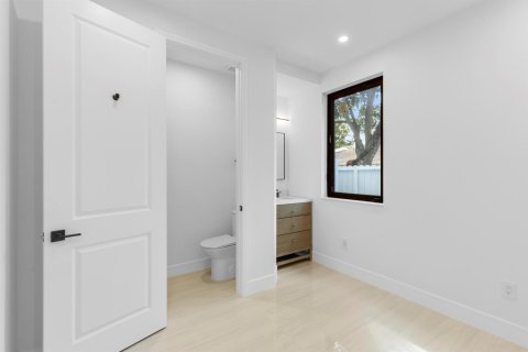 Townhouse in Fort Lauderdale, Florida 4 bedrooms, 168.25 sq.m. № 2078398 - photo 23