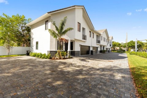 Townhouse in Fort Lauderdale, Florida 4 bedrooms, 168.25 sq.m. № 2078398