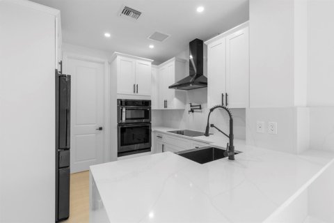 Townhouse in Fort Lauderdale, Florida 4 bedrooms, 168.25 sq.m. № 2078398 - photo 18