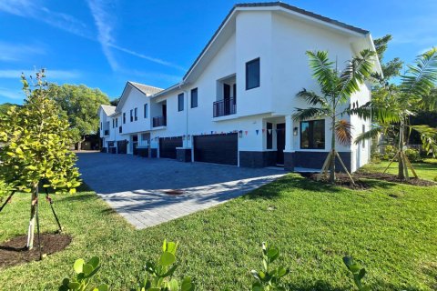 Townhouse in Fort Lauderdale, Florida 4 bedrooms, 168.25 sq.m. № 2078398 - photo 2