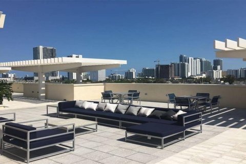 Condo in Miami, Florida, 1 bedroom  № 1732098 - photo 15