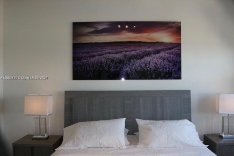 Condo in Miami, Florida, 1 bedroom  № 1732098 - photo 12