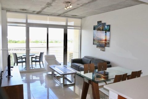Condo in Miami, Florida, 1 bedroom  № 1732098 - photo 5