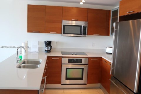 Condo in Miami, Florida, 1 bedroom  № 1732098 - photo 10