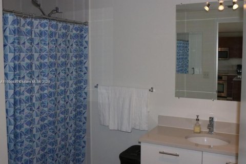Condo in Miami, Florida, 1 bedroom  № 1732098 - photo 11