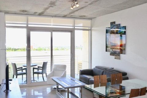 Condo in Miami, Florida, 1 bedroom  № 1732098 - photo 6