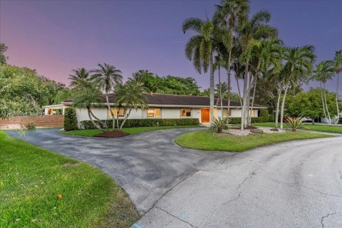 Villa ou maison à vendre à Pinecrest, Floride: 6 chambres, 328.69 m2 № 1964448 - photo 7