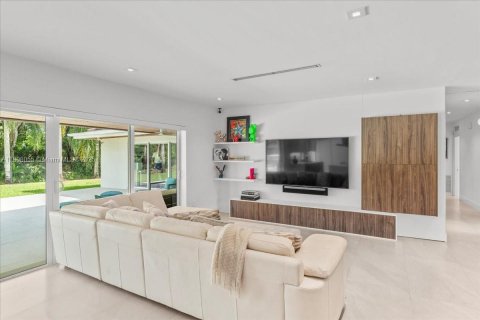 Villa ou maison à vendre à Pinecrest, Floride: 6 chambres, 328.69 m2 № 1964448 - photo 16