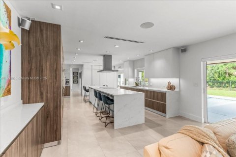 Villa ou maison à vendre à Pinecrest, Floride: 6 chambres, 328.69 m2 № 1964448 - photo 2