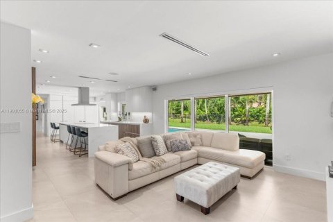 Villa ou maison à vendre à Pinecrest, Floride: 6 chambres, 328.69 m2 № 1964448 - photo 5