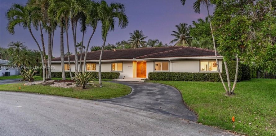 Villa ou maison à Pinecrest, Floride 6 chambres, 328.69 m2 № 1964448