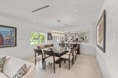 Villa ou maison à vendre à Pinecrest, Floride: 6 chambres, 328.69 m2 № 1964448 - photo 13