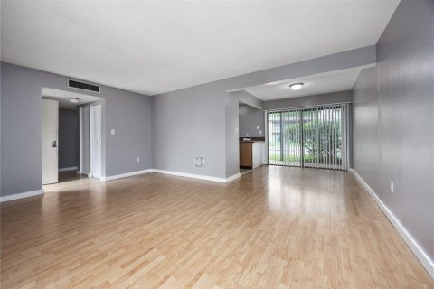 Condo in Gainesville, Florida, 2 bedrooms  № 1858264 - photo 4