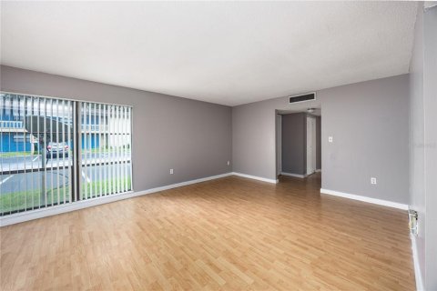 Condo in Gainesville, Florida, 2 bedrooms  № 1858264 - photo 10