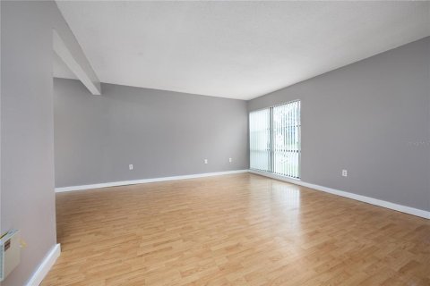Condo in Gainesville, Florida, 2 bedrooms  № 1858264 - photo 2