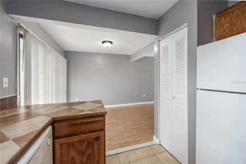 Condo in Gainesville, Florida, 2 bedrooms  № 1858264 - photo 9