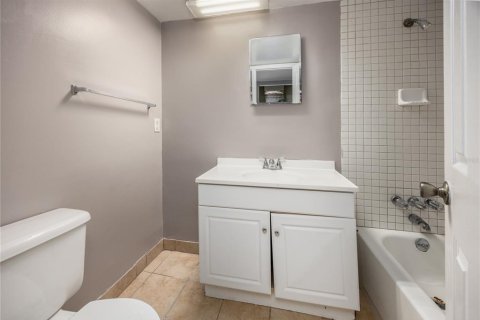 Condo in Gainesville, Florida, 2 bedrooms  № 1858264 - photo 12
