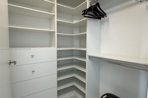 Copropriété à louer à Miami, Floride: 1 chambre, 74.23 m2 № 1998885 - photo 4