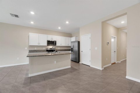 Townhouse in Plant City, Florida 3 bedrooms, 156.17 sq.m. № 2208494 - photo 3