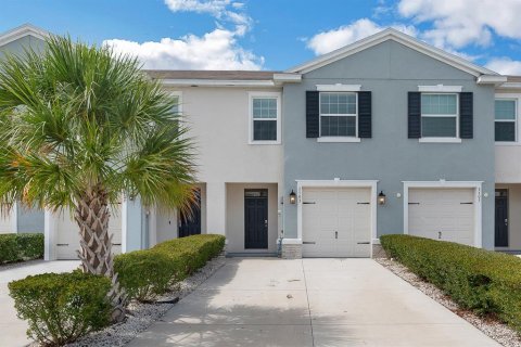 Townhouse in Plant City, Florida 3 bedrooms, 156.17 sq.m. № 2208494