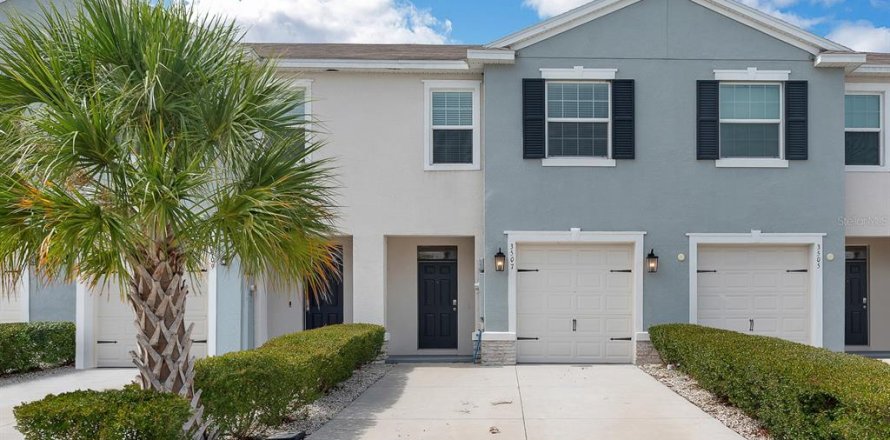 Townhouse in Plant City, Florida 3 bedrooms, 156.17 sq.m. № 2208494