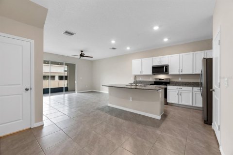 Townhouse in Plant City, Florida 3 bedrooms, 156.17 sq.m. № 2208494 - photo 2