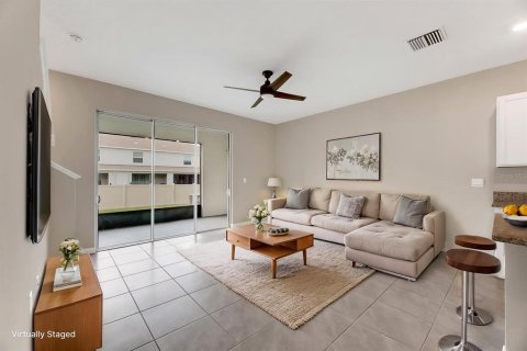 Townhouse in Plant City, Florida 3 bedrooms, 156.17 sq.m. № 2208494 - photo 4