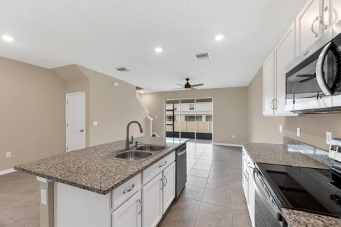 Townhouse in Plant City, Florida 3 bedrooms, 156.17 sq.m. № 2208494 - photo 12