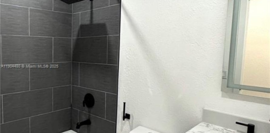 Adosado en Homestead, Florida 4 dormitorios, 132.2 m2 № 1955451