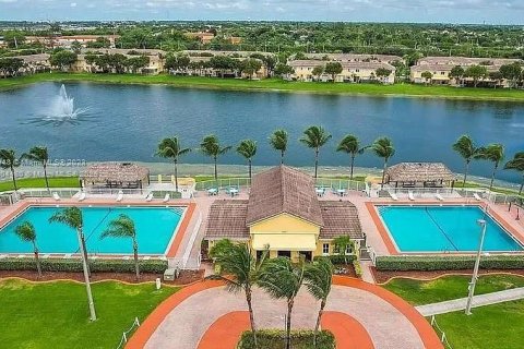 Adosado en venta en Homestead, Florida, 4 dormitorios, 132.2 m2 № 1955451 - foto 18