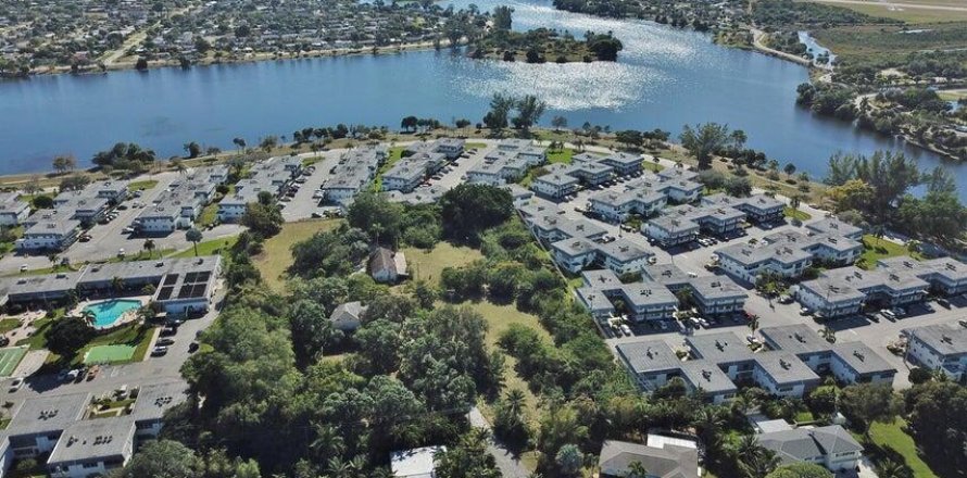 Condominio en Lake Worth, Florida, 2 dormitorios  № 976740