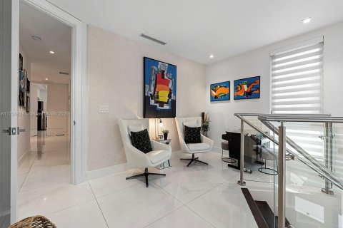 House in Doral, Florida 5 bedrooms, 398.27 sq.m. № 1668249 - photo 22