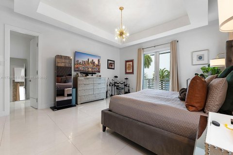 House in Doral, Florida 5 bedrooms, 398.27 sq.m. № 1668249 - photo 25