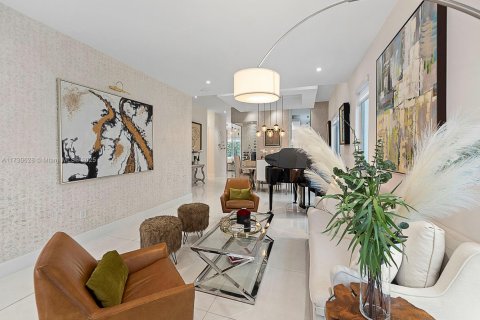 House in Doral, Florida 5 bedrooms, 398.27 sq.m. № 1668249 - photo 3