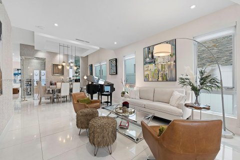House in Doral, Florida 5 bedrooms, 398.27 sq.m. № 1668249 - photo 4