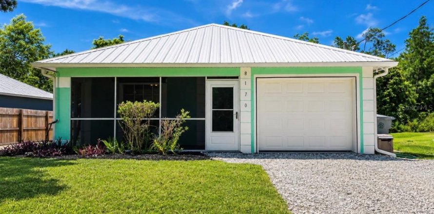 House in Sebastian, Florida 3 bedrooms, 109.81 sq.m. № 2218226