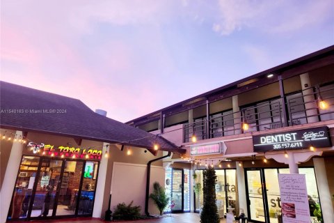 Oficina en alquiler en Miami, Florida № 1040828 - foto 1