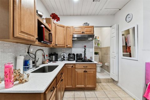 House in Tampa, Florida 5 bedrooms, 140.19 sq.m. № 1904711 - photo 23