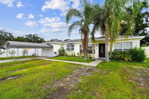 House in Tampa, Florida 5 bedrooms, 140.19 sq.m. № 1904711 - photo 2