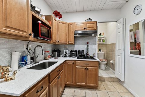 House in Tampa, Florida 5 bedrooms, 140.19 sq.m. № 1904711 - photo 25