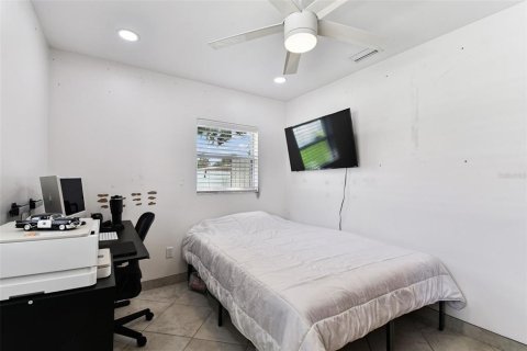 House in Tampa, Florida 5 bedrooms, 140.19 sq.m. № 1904711 - photo 15