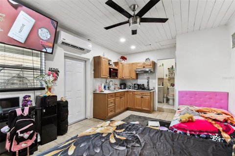 House in Tampa, Florida 5 bedrooms, 140.19 sq.m. № 1904711 - photo 28