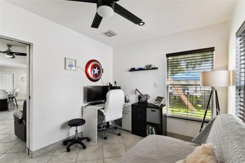 House in Tampa, Florida 5 bedrooms, 140.19 sq.m. № 1904711 - photo 21