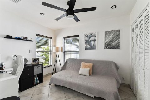 House in Tampa, Florida 5 bedrooms, 140.19 sq.m. № 1904711 - photo 20