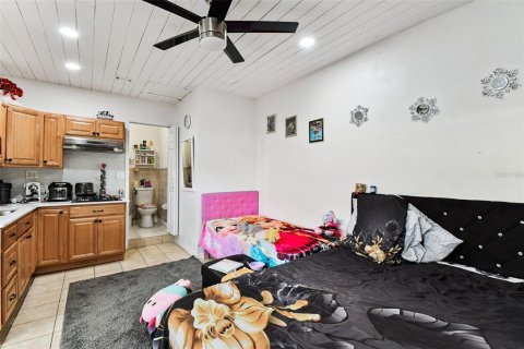 House in Tampa, Florida 5 bedrooms, 140.19 sq.m. № 1904711 - photo 27
