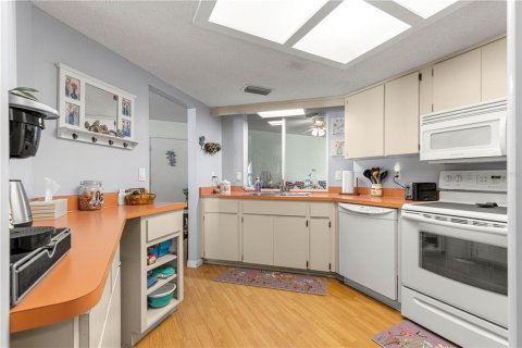 House in Ocala, Florida 2 bedrooms, 153.85 sq.m. № 1651889 - photo 6