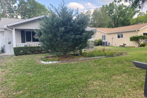 House in Ocala, Florida 2 bedrooms, 153.85 sq.m. № 1651889 - photo 1